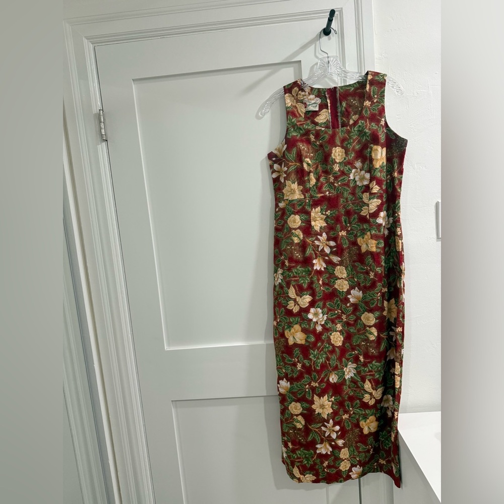 Hilo Hattie multicolored cotton sleeveless maxi dress w/ Xmas floral pattern